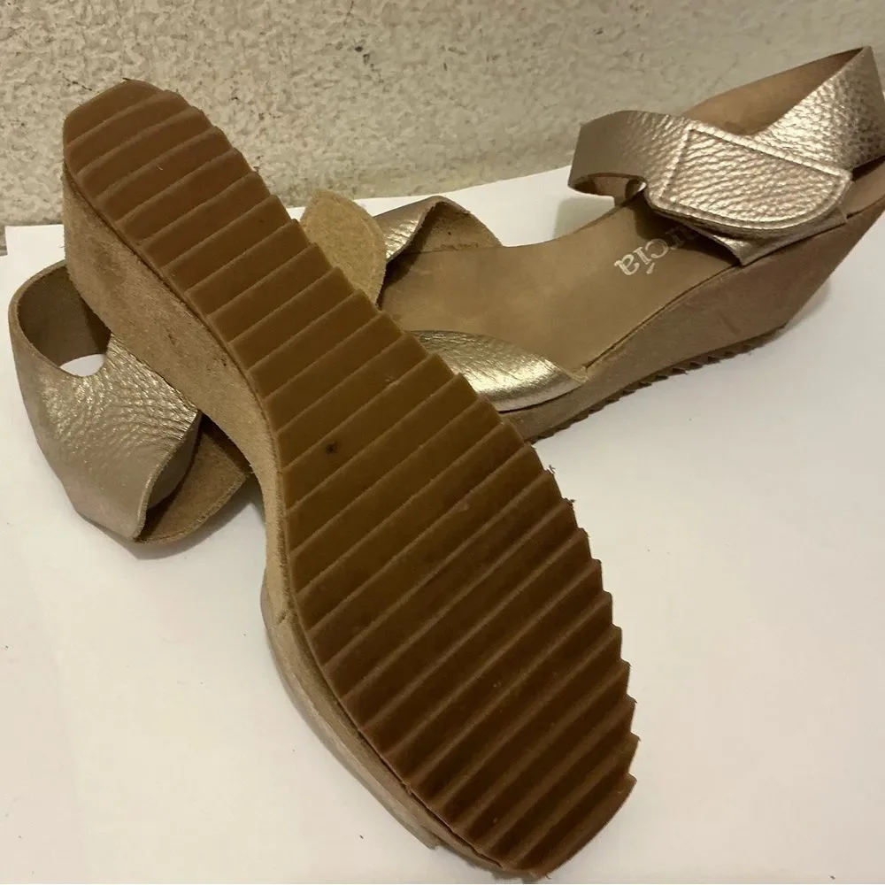 Pedro Garcia Metallic Gold Wedge Sandals with Bow Accent size 10N